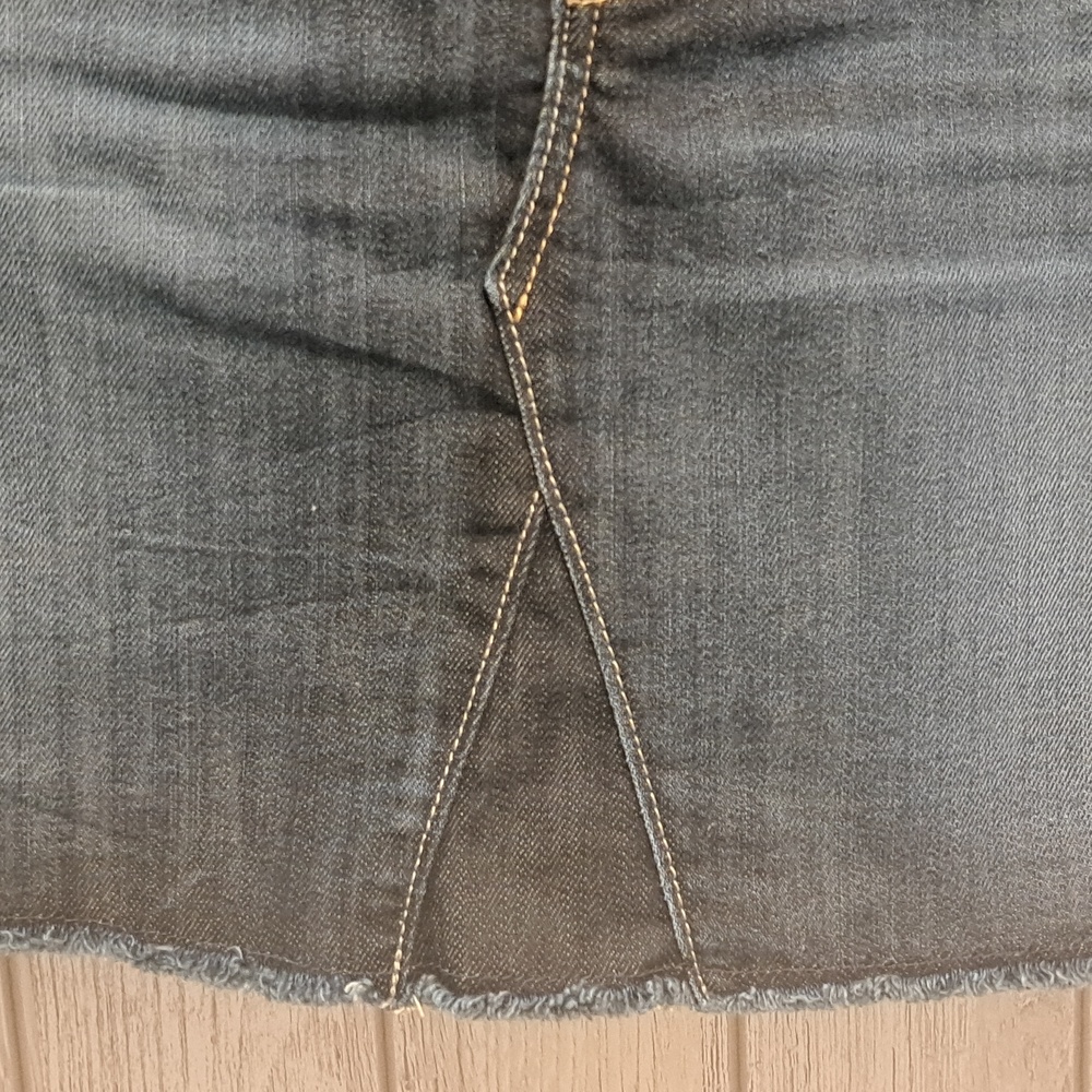 Gap Womens Dark Wash Denim Skirt 5 Pocket Distressed Finish Size 10/30 - Picture 5 of 8